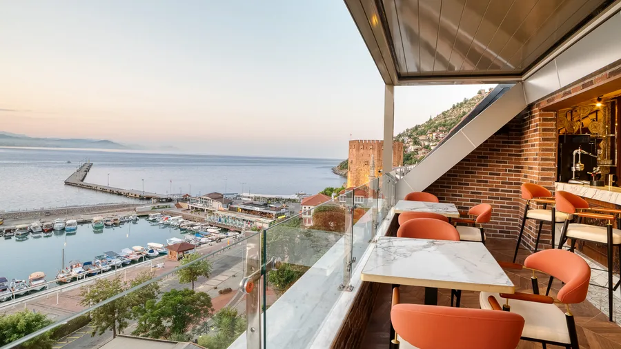 Antalya kafe mobilyası: sandalye, masa, bar ve teras için seçim rehberi