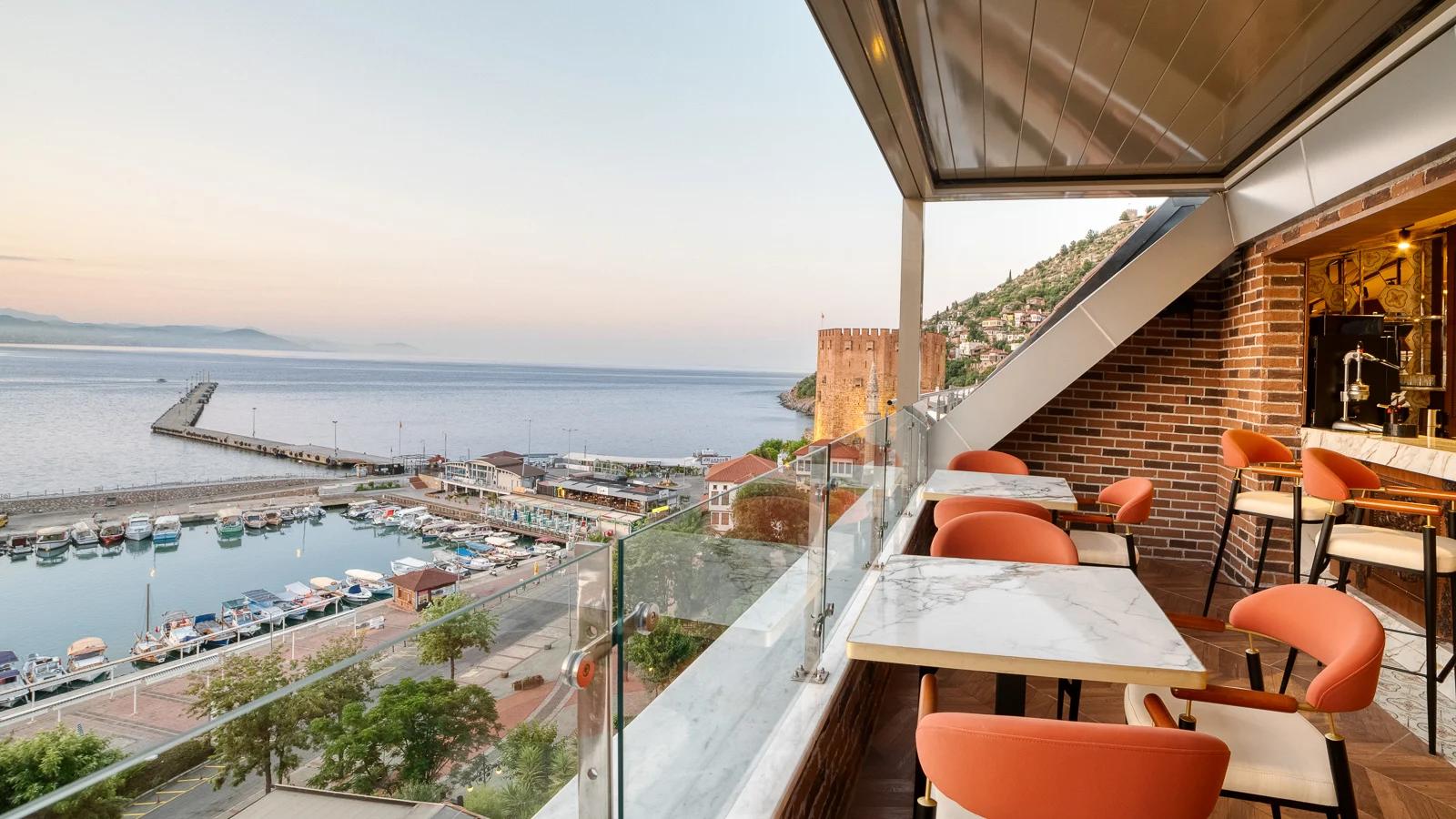 Antalya kafe mobilyası: sandalye, masa, bar ve teras için seçim rehberi