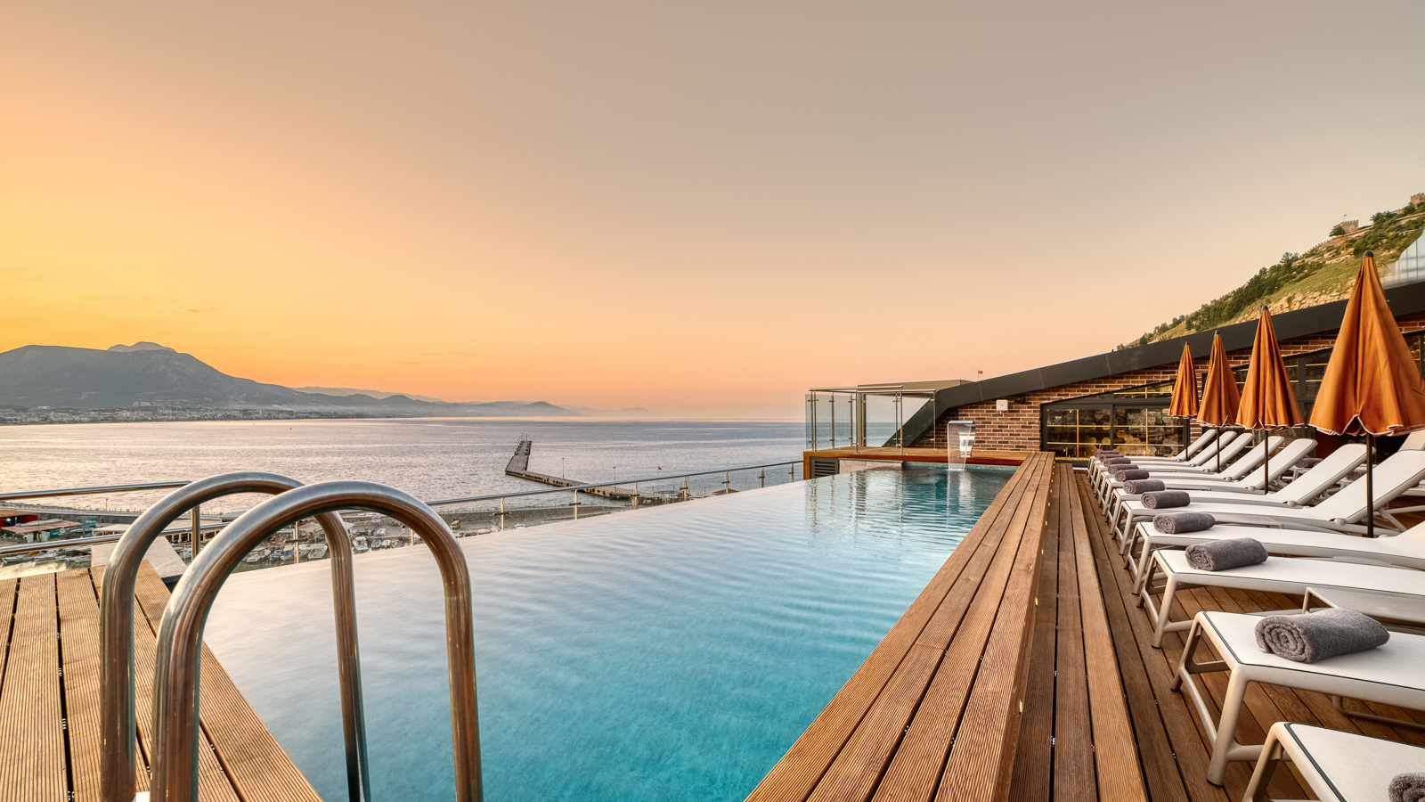 Numa Port Hotel