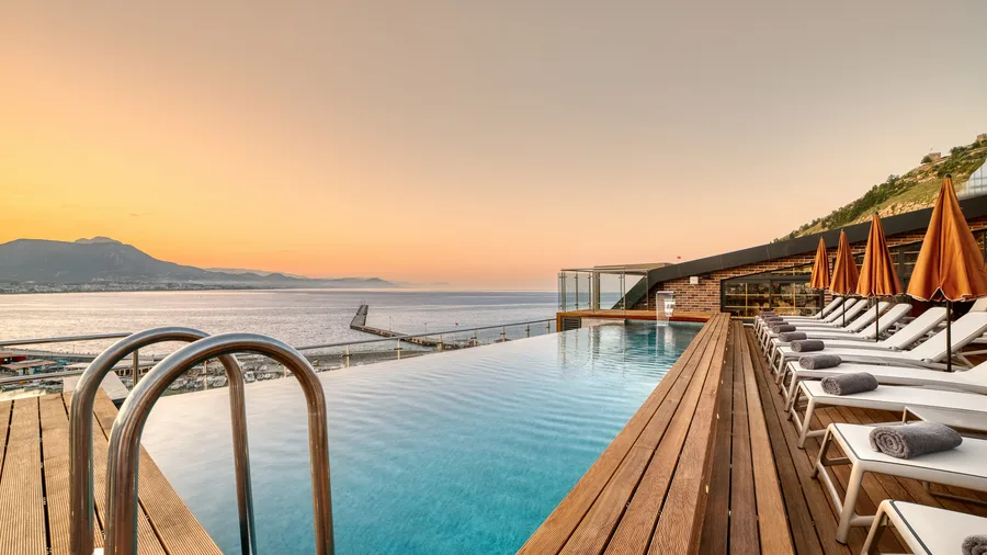Numa Port Hotel
